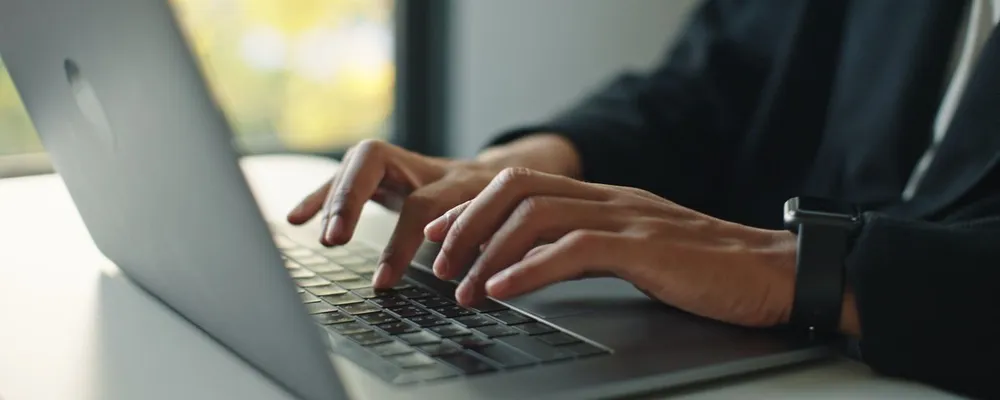IA cria referências falsas e contamina artigos científicos, apontam estudos